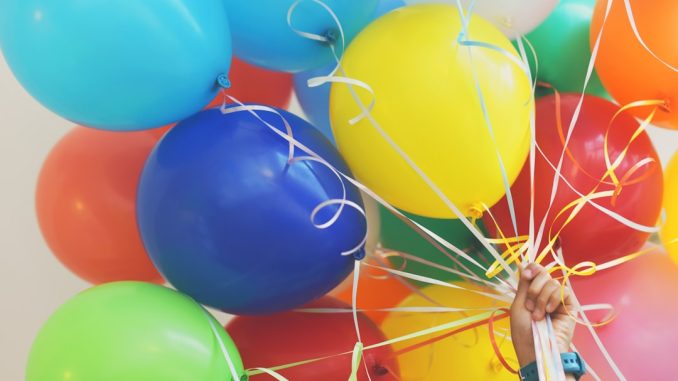 Tips för att anpassa festlokalen efter olika åldersgrupper illustration