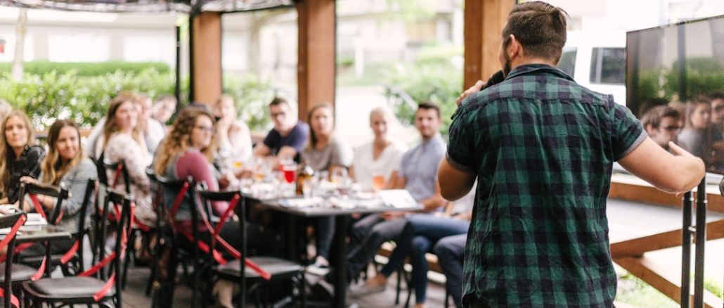 Tips för att hålla ett framgångsrikt pubquiz i festlokalen illustration
