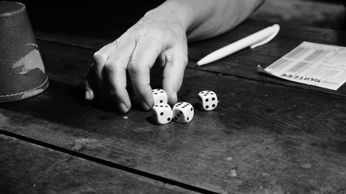 Tips för att anordna en spännande spelkväll på din festlokal illustration
